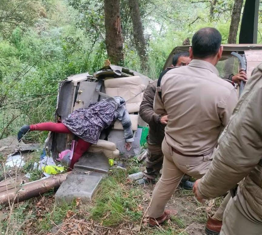 ख़तरे के बीच जिंदगी की उम्मीद – उत्तरकाशी हेलीकॉप्टर हादसे में