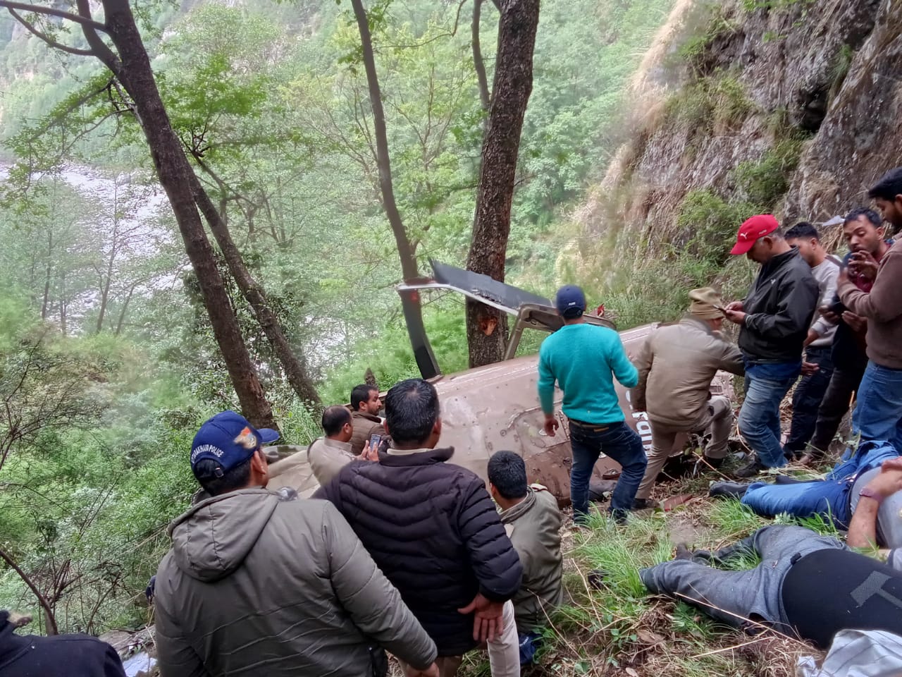 ब्रेकिंग न्यूज: उत्तरकाशी के गंगनानी में हेलीकॉप्टर हादसा, 5 लोगों की मौत की आशंका