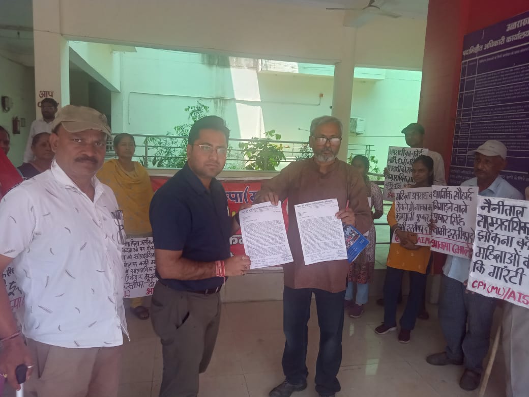 बढ़ती महिला उत्पीड़न और सांप्रदायिक घटनाओं के लिए जिम्मेदार धाकड़ को हटाने की मांग।