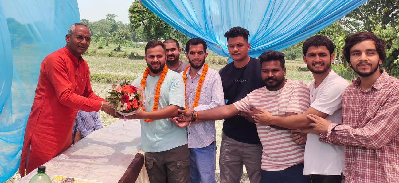 गौ सेवा में जुटे युवाओं से प्रभावित हुए विधायक, डॉ. मोहन सिंह बिष्ट बोले – “नशे से लड़ते ऐसे सपूत ही बनाएंगे नया भारत”