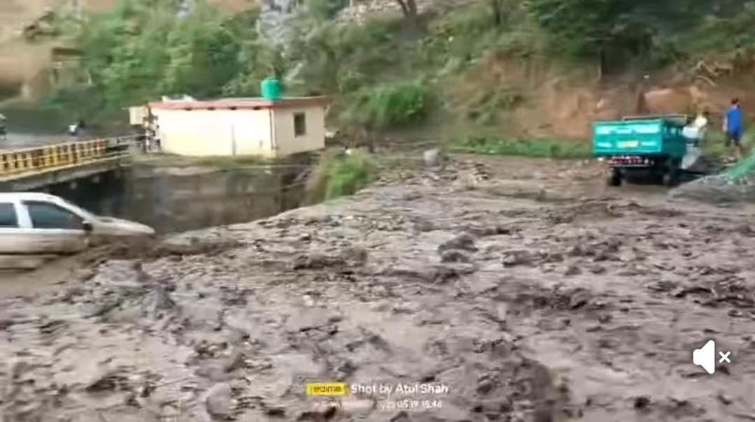 बद्रीनाथ यात्रा पर ब्रेक! पीपलकोटी में भारी बारिश ने मचाई तबाही, सड़कें मलबे से पटीं