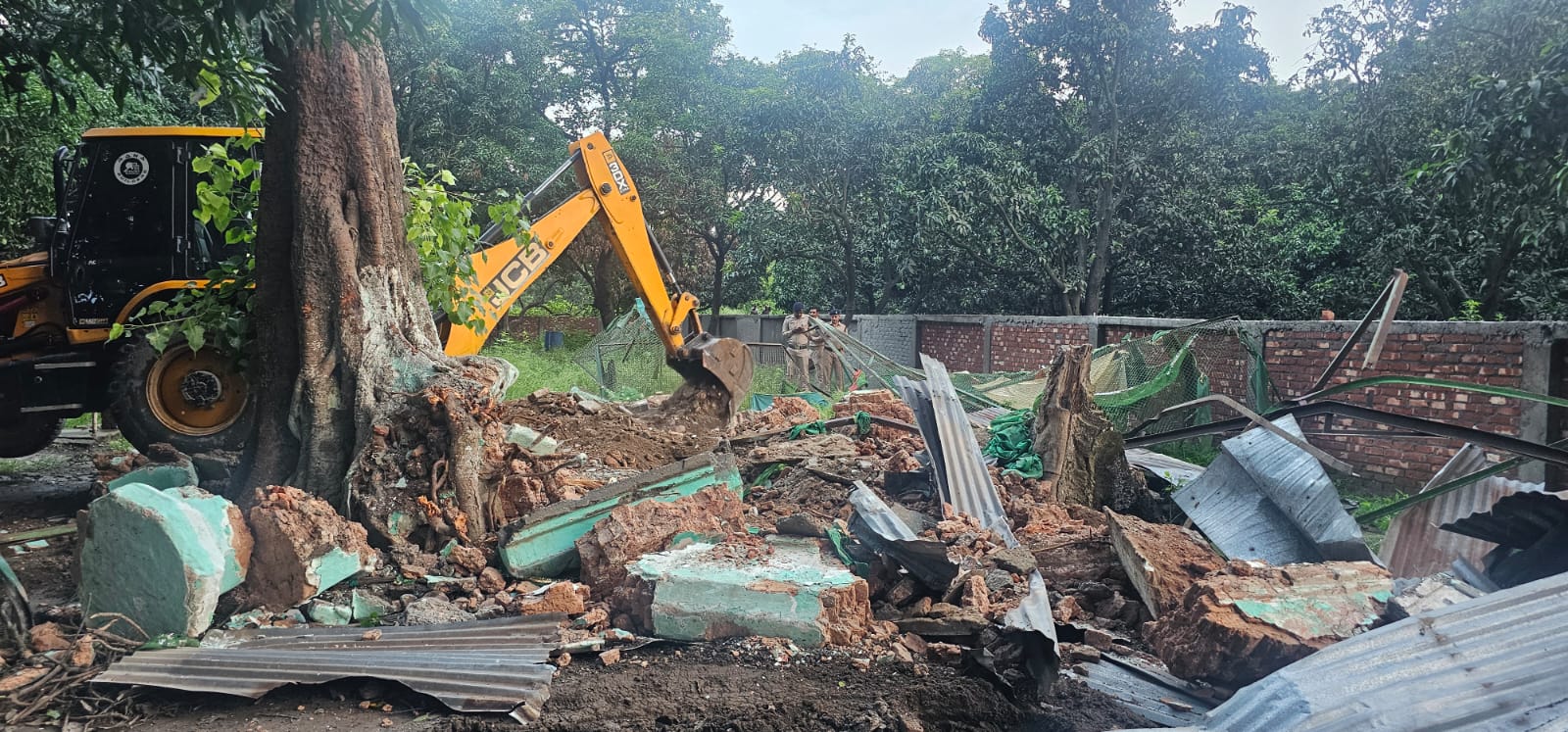 बड़ी खबरकाशीपुर में लैंड जिहाद पर सीएम धामी का कड़ा प्रहार, अवैध मजारों पर चला बुलडोजर