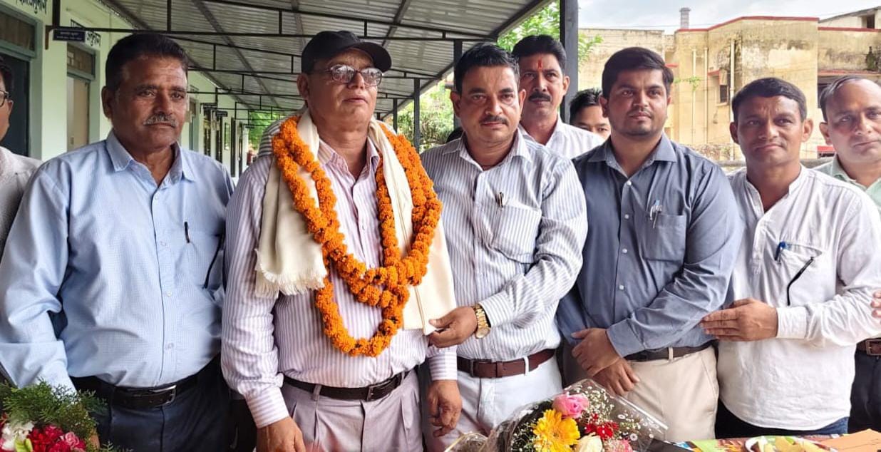 29 वर्षों की सेवा पूर्ण कर दुग्ध संघ के स्तंभ बने दिनेश चौनियाल सेवानिवृत्त”